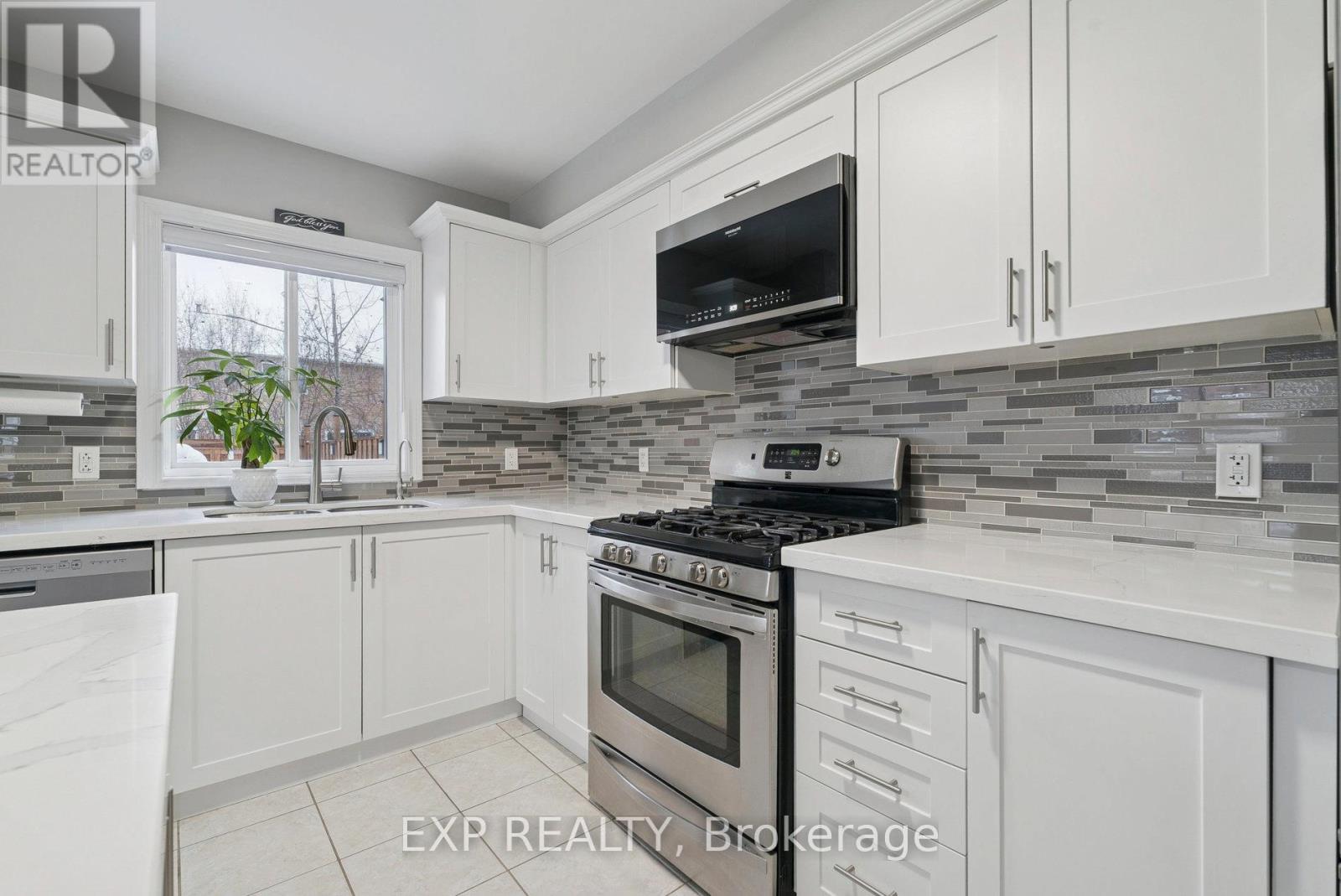 104 Sydenham Wells, Barrie (Georgian Drive), Ontario  L4M 6R5 - Photo 13 - S12600274