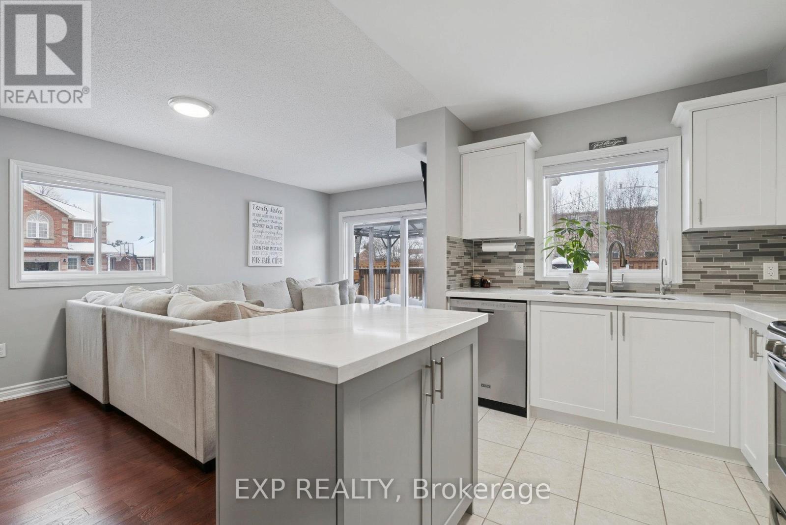 104 Sydenham Wells, Barrie (Georgian Drive), Ontario  L4M 6R5 - Photo 14 - S12600274