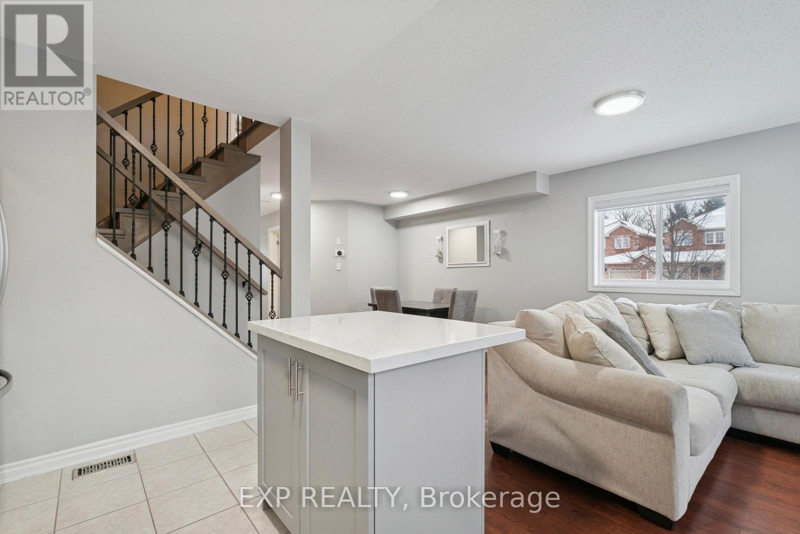 104 Sydenham Wells, Barrie (Georgian Drive), Ontario  L4M 6R5 - Photo 15 - S12600274