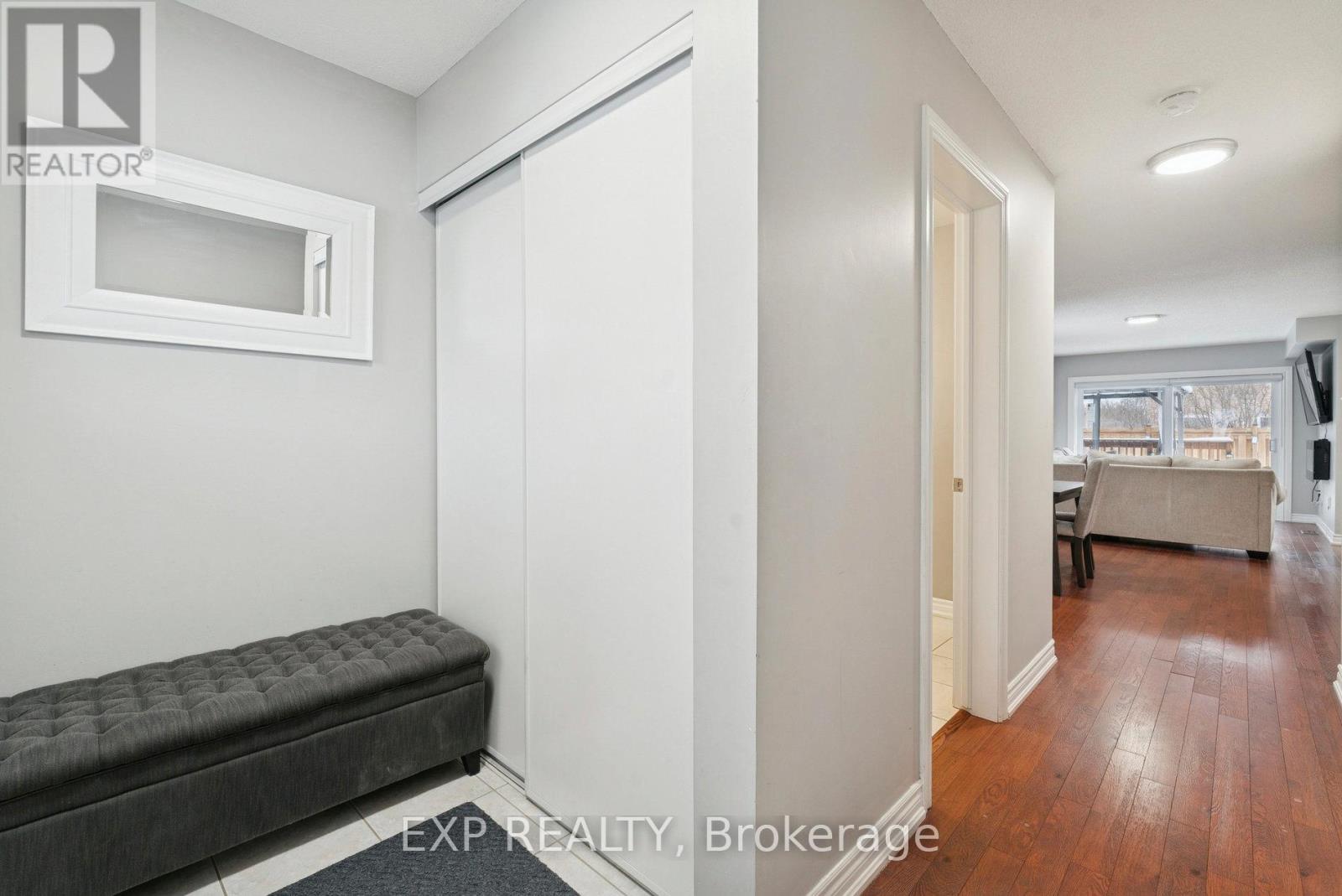 104 Sydenham Wells, Barrie (Georgian Drive), Ontario  L4M 6R5 - Photo 7 - S12600274