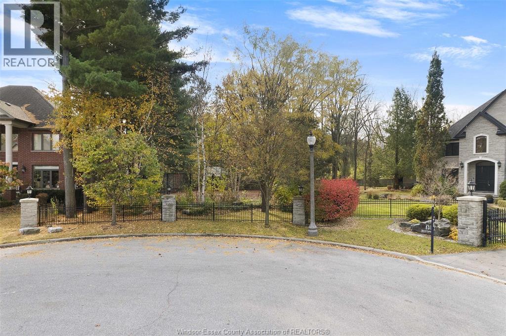 MLS# 25031130: 1104 DEERVIEW CRESCENT, LaSalle, Canada