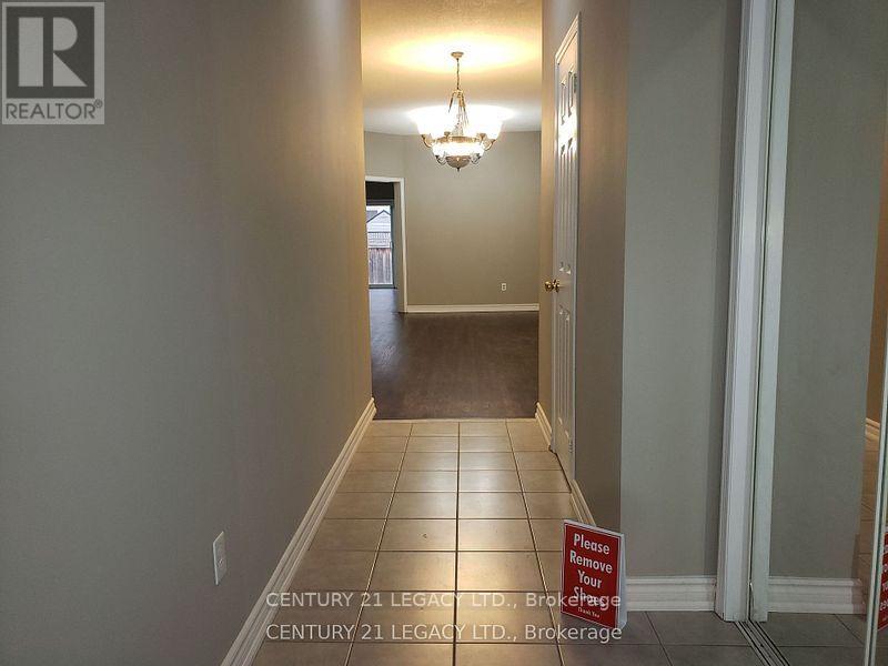 21 Kilrea Way, Brampton, Ontario  L6X 0P9 - Photo 3 - W12600266