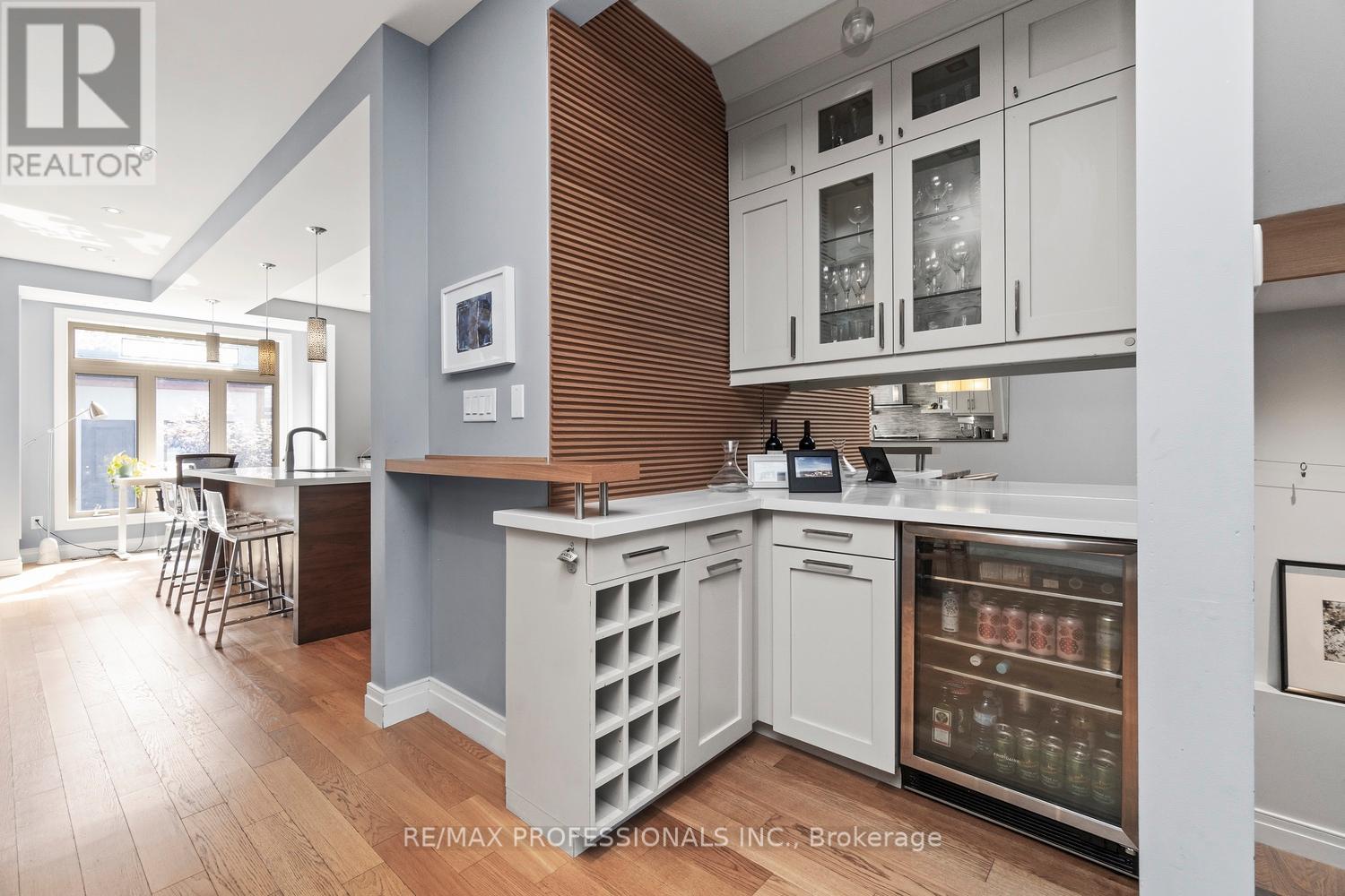 71 Morningside Avenue, Toronto, Ontario  M6S 1C8 - Photo 10 - W12600268