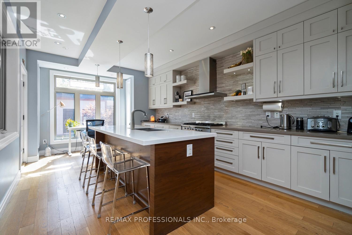 71 Morningside Avenue, Toronto, Ontario  M6S 1C8 - Photo 11 - W12600268