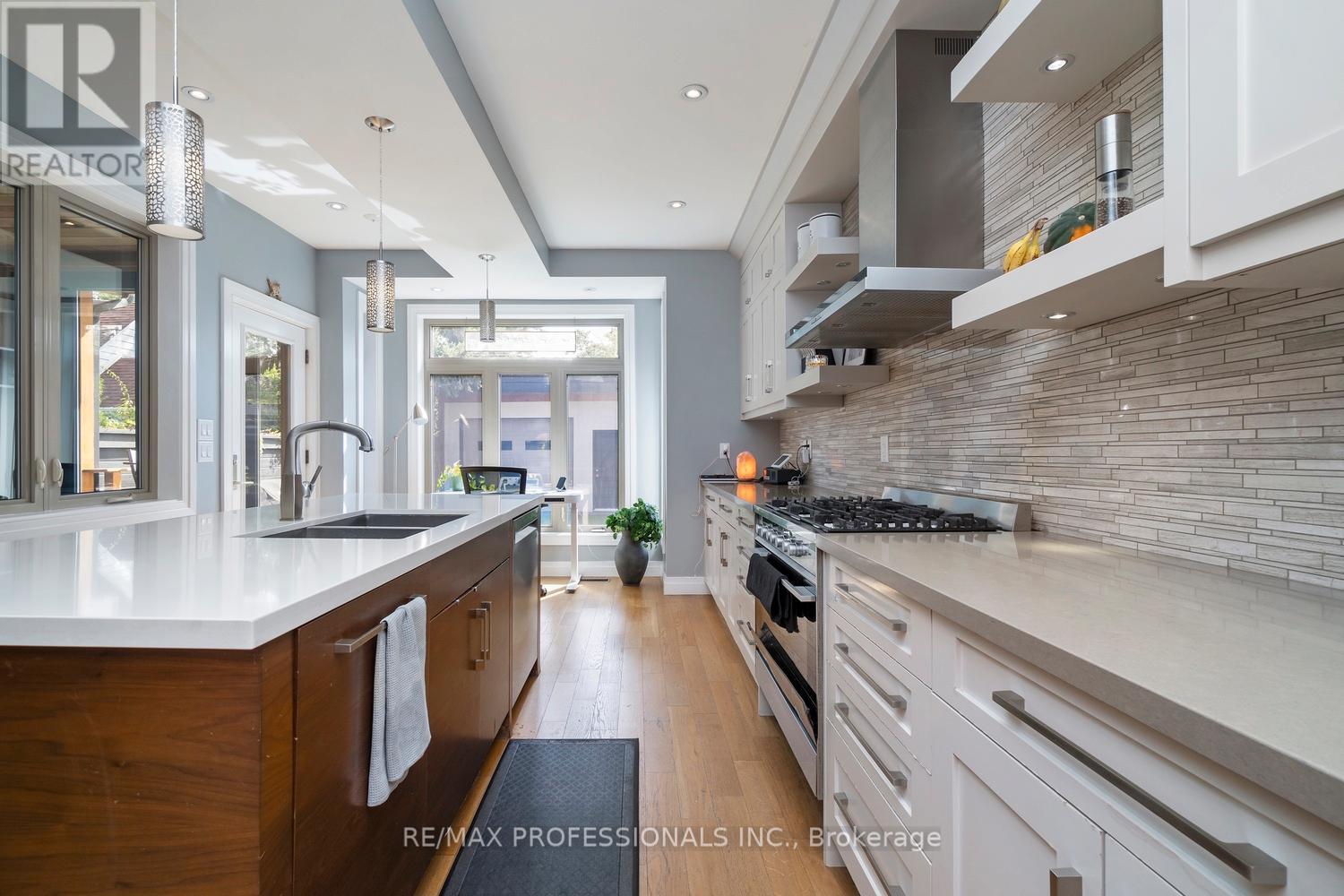 71 Morningside Avenue, Toronto, Ontario  M6S 1C8 - Photo 12 - W12600268