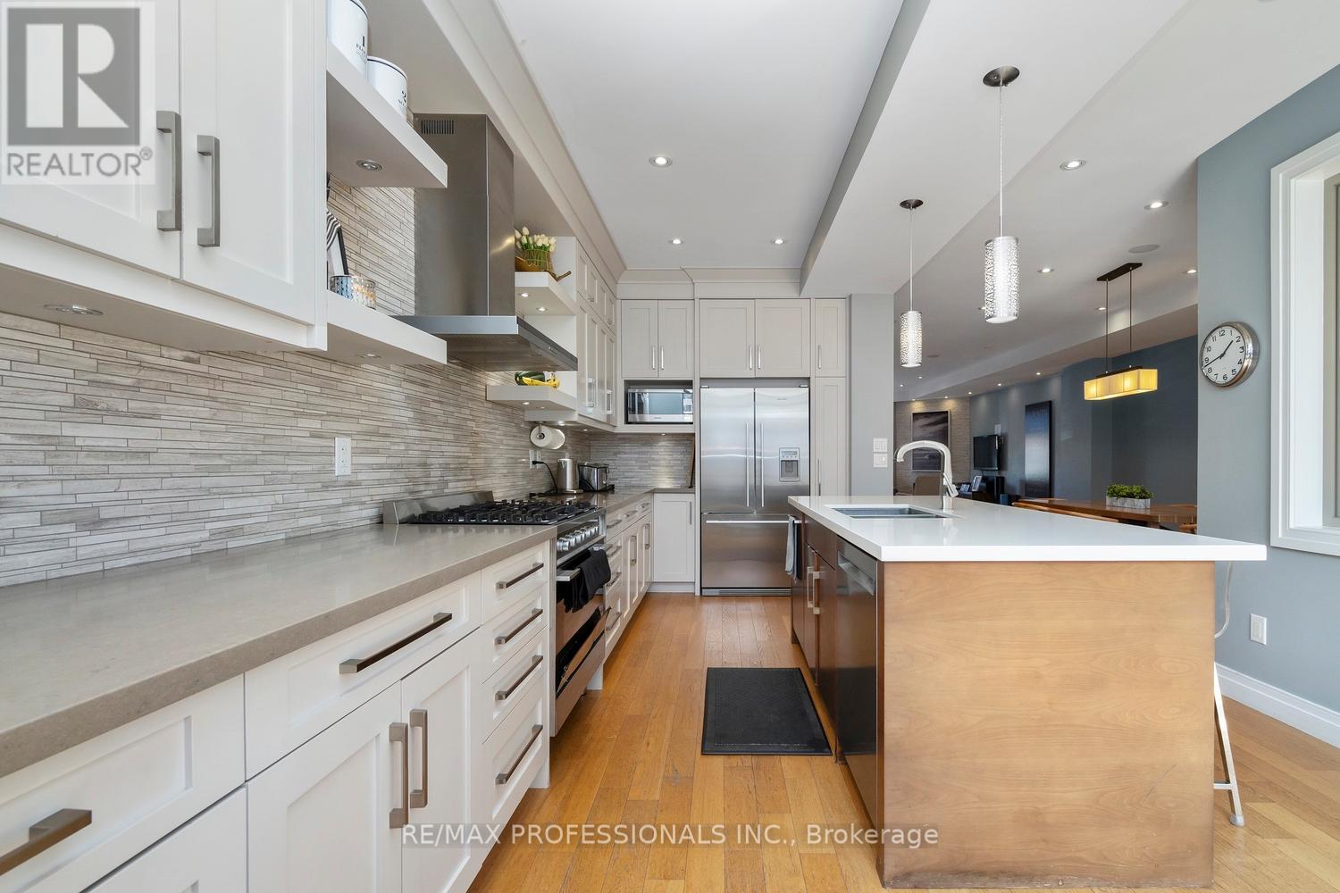 71 Morningside Avenue, Toronto, Ontario  M6S 1C8 - Photo 15 - W12600268