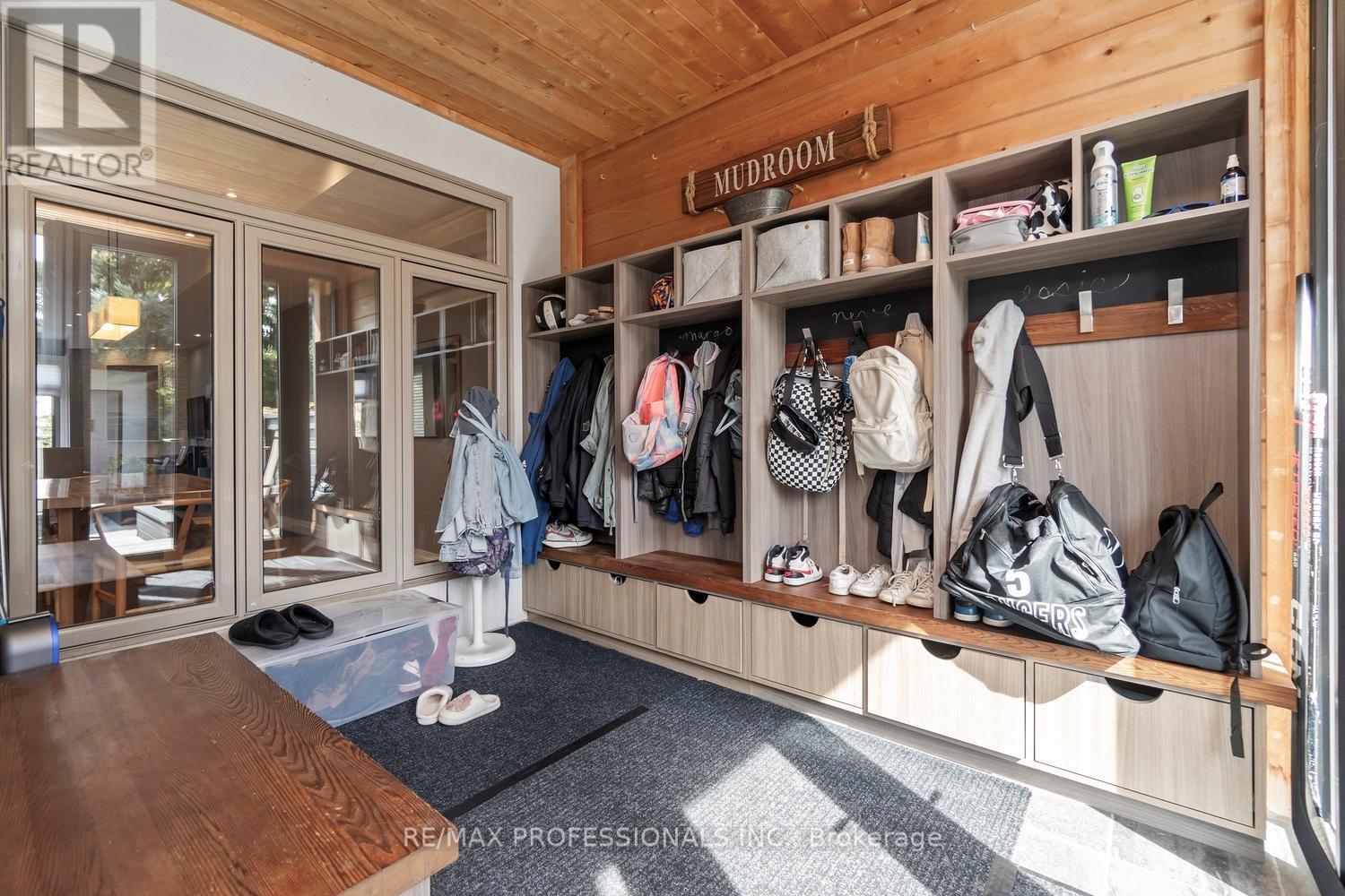 71 Morningside Avenue, Toronto, Ontario  M6S 1C8 - Photo 17 - W12600268