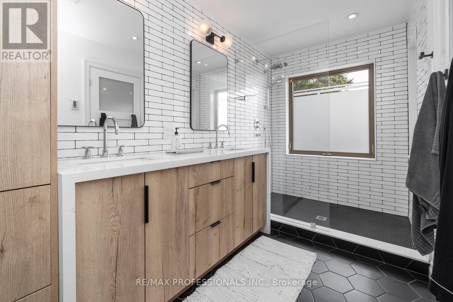 71 Morningside Avenue, Toronto, Ontario  M6S 1C8 - Photo 21 - W12600268