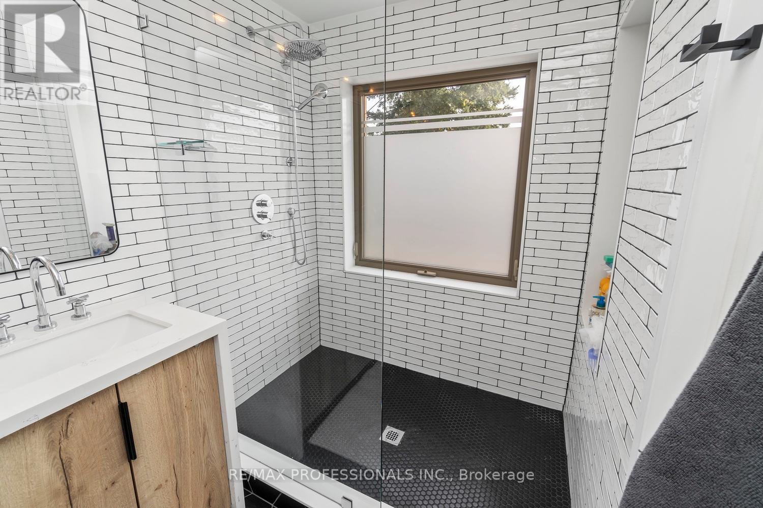 71 Morningside Avenue, Toronto, Ontario  M6S 1C8 - Photo 22 - W12600268