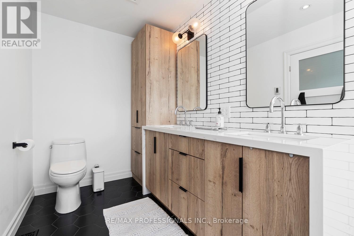 71 Morningside Avenue, Toronto, Ontario  M6S 1C8 - Photo 23 - W12600268