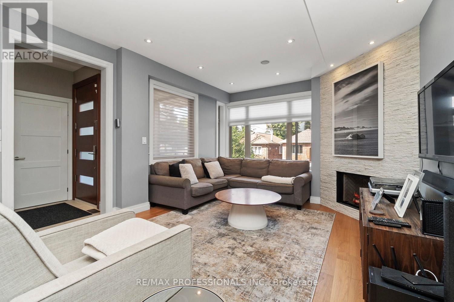 71 Morningside Avenue, Toronto, Ontario  M6S 1C8 - Photo 3 - W12600268