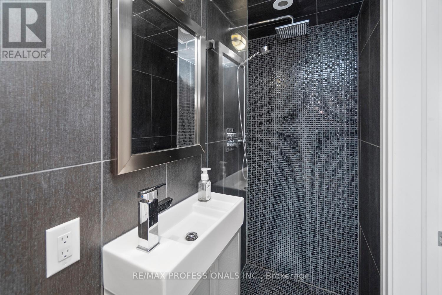 71 Morningside Avenue, Toronto, Ontario  M6S 1C8 - Photo 31 - W12600268