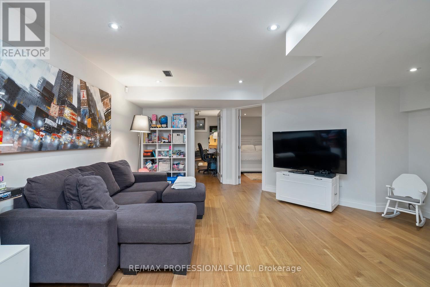 71 Morningside Avenue, Toronto, Ontario  M6S 1C8 - Photo 41 - W12600268