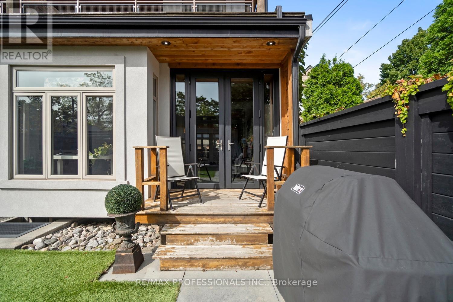 71 Morningside Avenue, Toronto, Ontario  M6S 1C8 - Photo 48 - W12600268