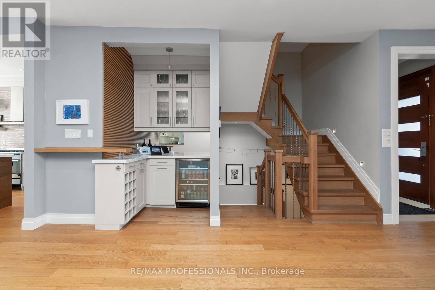 71 Morningside Avenue, Toronto, Ontario  M6S 1C8 - Photo 9 - W12600268