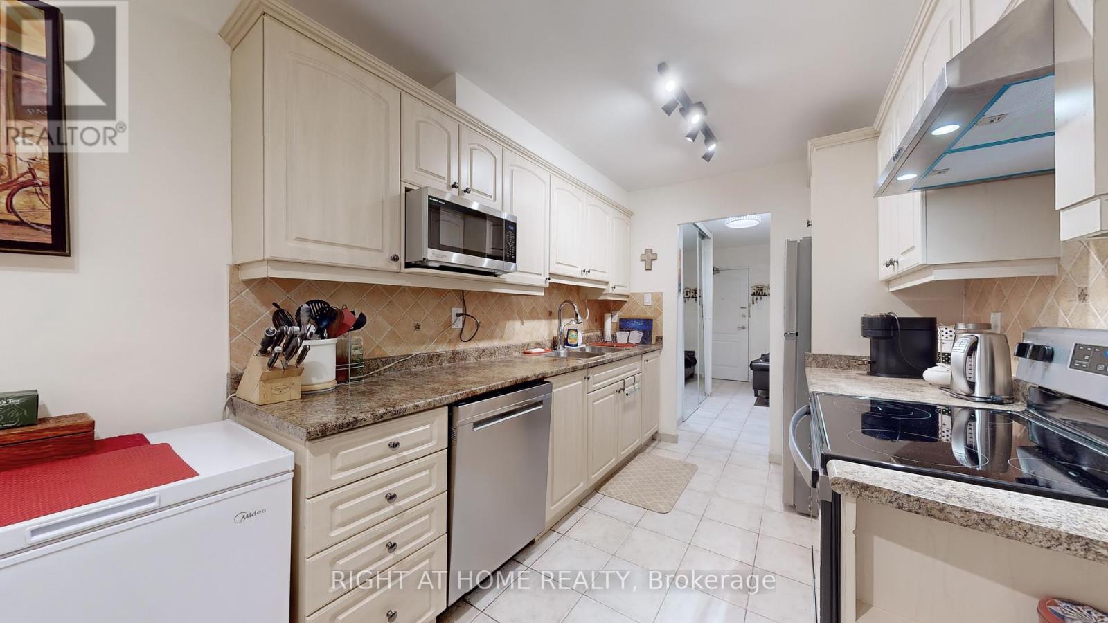 508 - 61 Richview Road, Toronto, Ontario  M9A 4M8 - Photo 7 - W12600282