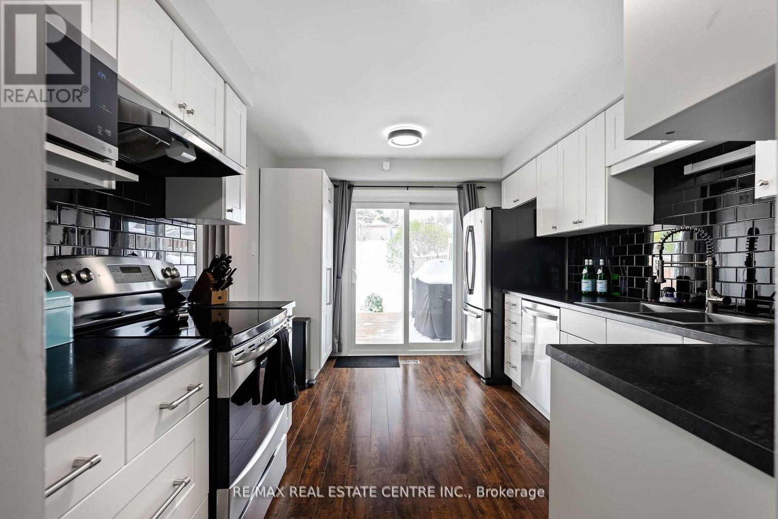 58 Lakeview Court, Orangeville, Ontario  L9W 4P2 - Photo 9 - W12600292