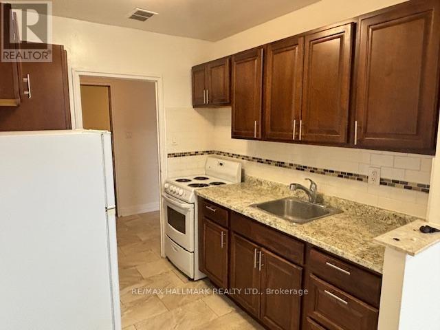 309 - 2 Kinsdale Boulevard, Toronto, Ontario  M8Y 1T7 - Photo 5 - W12600296