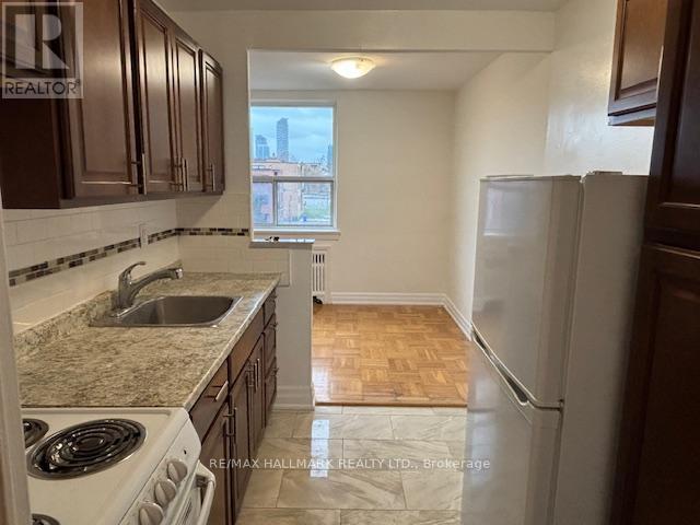 309 - 2 Kinsdale Boulevard, Toronto, Ontario  M8Y 1T7 - Photo 6 - W12600296