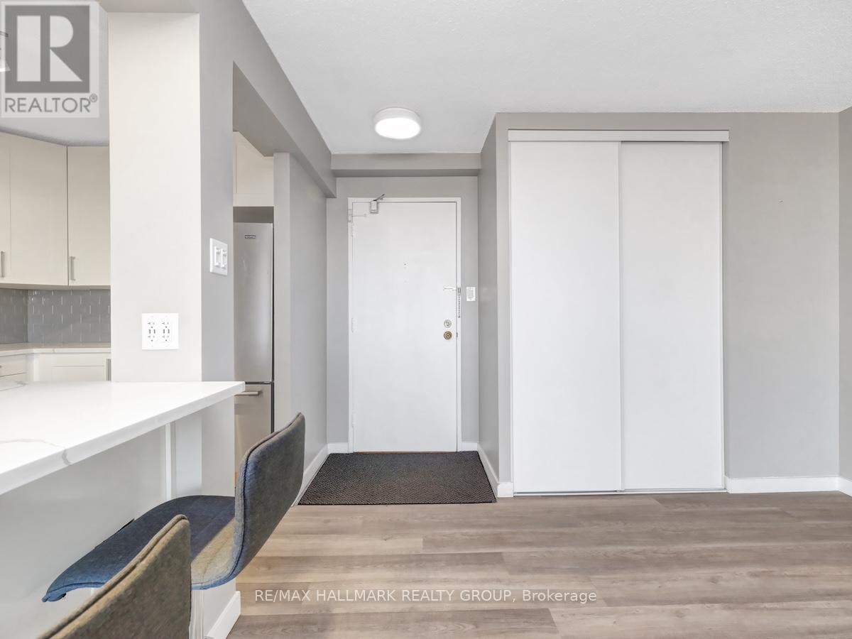 1005 - 665 Bathgate Drive, Ottawa, Ontario  K1K 3Y4 - Photo 2 - X12600310
