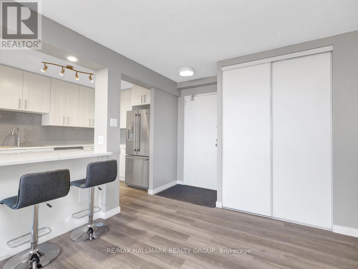 1005 - 665 Bathgate Drive, Ottawa, Ontario  K1K 3Y4 - Photo 3 - X12600310