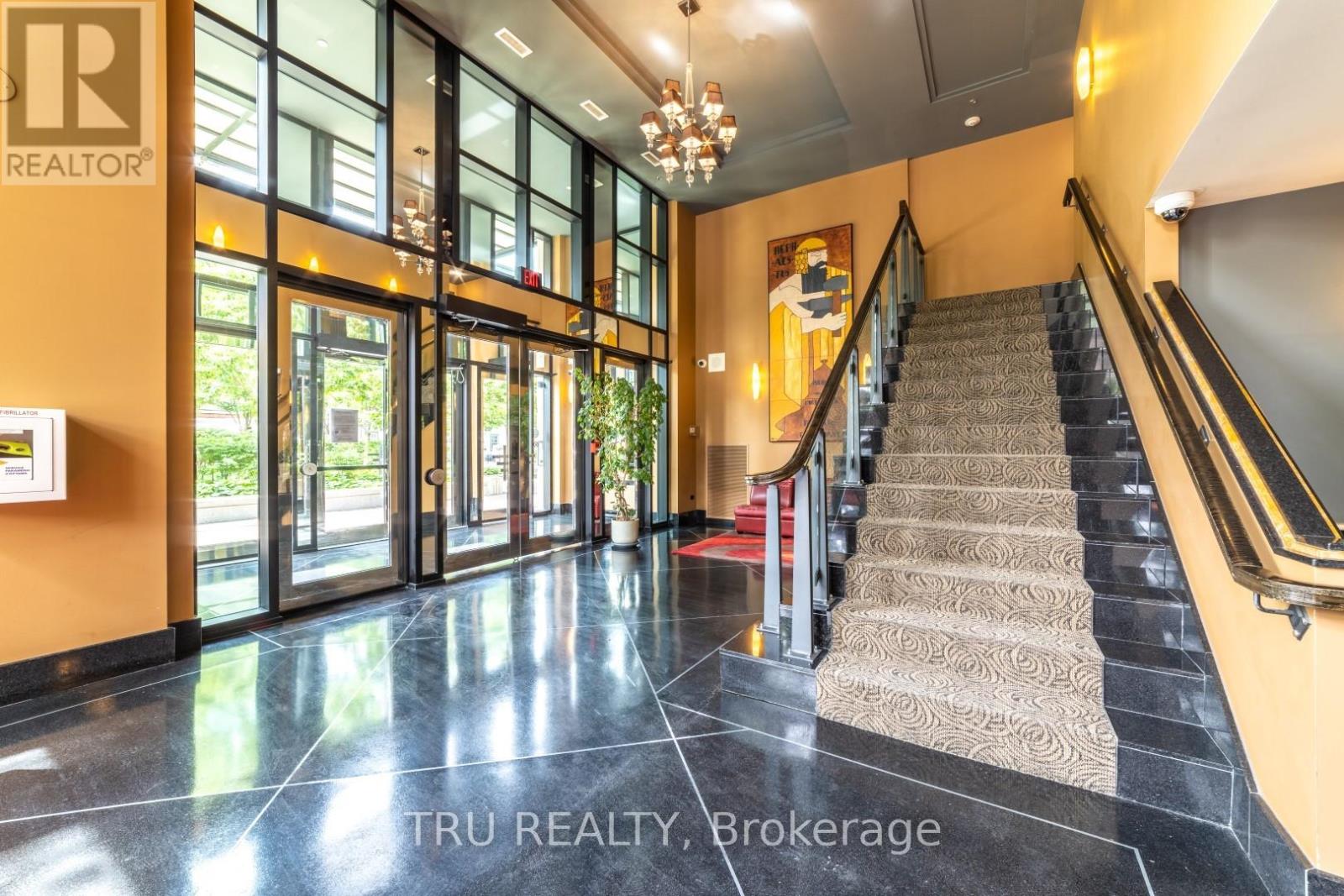 807 - 245 Kent Street, Ottawa, Ontario  K2P 0A5 - Photo 3 - X12600318