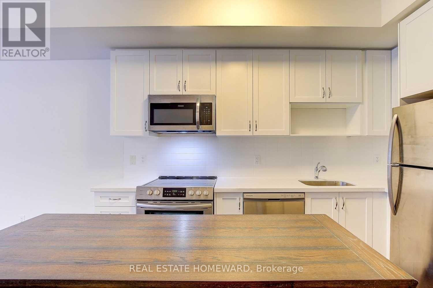 202 - 1100 Briar Hill Avenue, Toronto, Ontario  M6B 1M7 - Photo 7 - W12600312