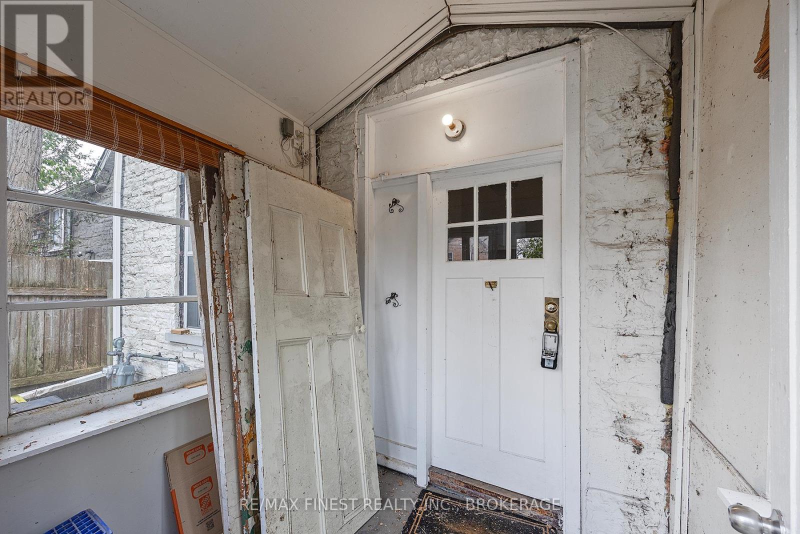 71 Rideau Street, Kingston, Ontario  K7K 2Z8 - Photo 3 - X12600398