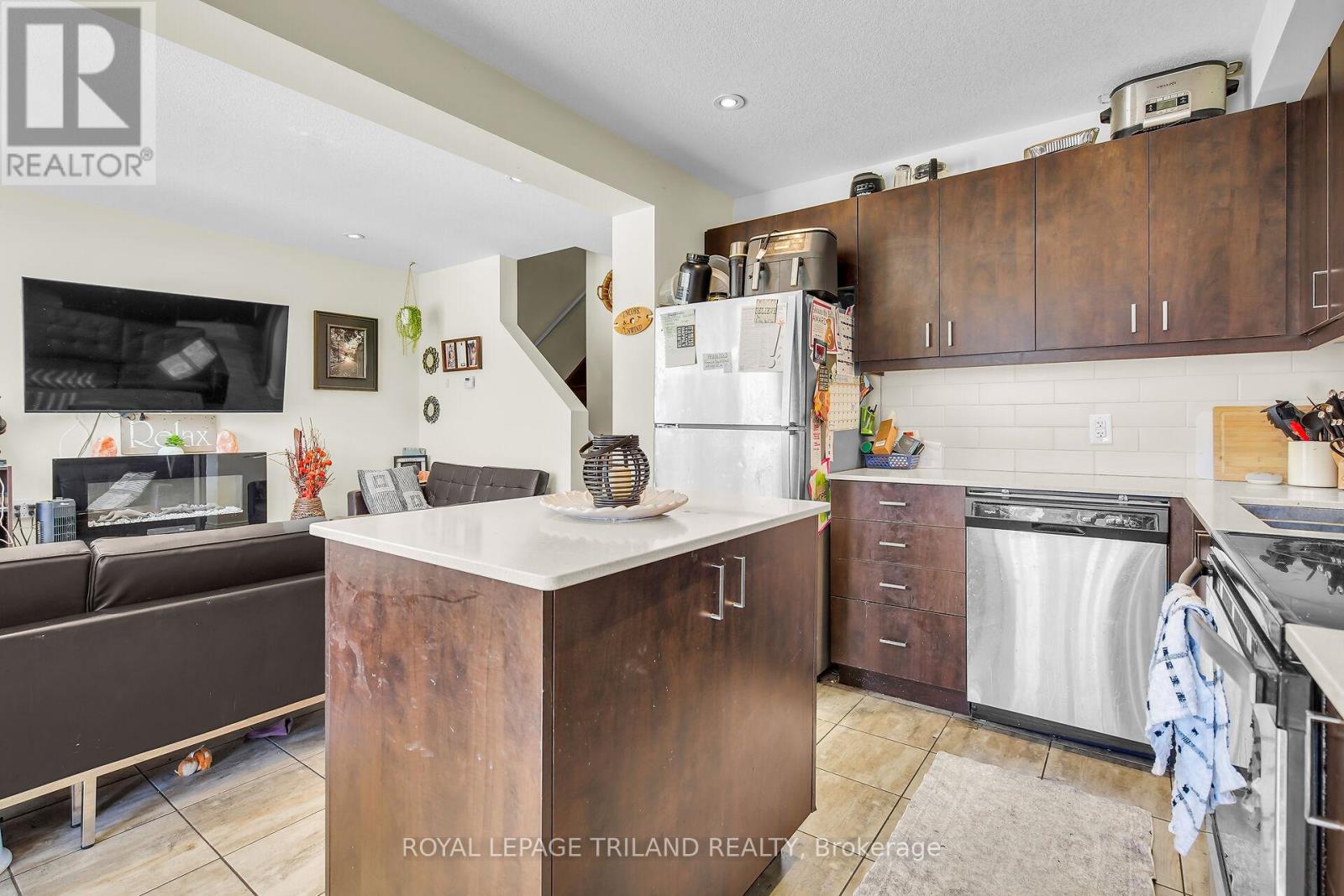 1310 Michael Circle, London East, Ontario  N5V 0B8 - Photo 5 - X12600350