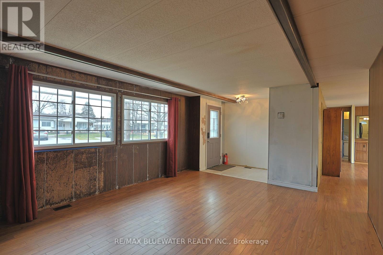 39 St Andrews Place, South Huron, Ontario  N0M 1T0 - Photo 12 - X12600374