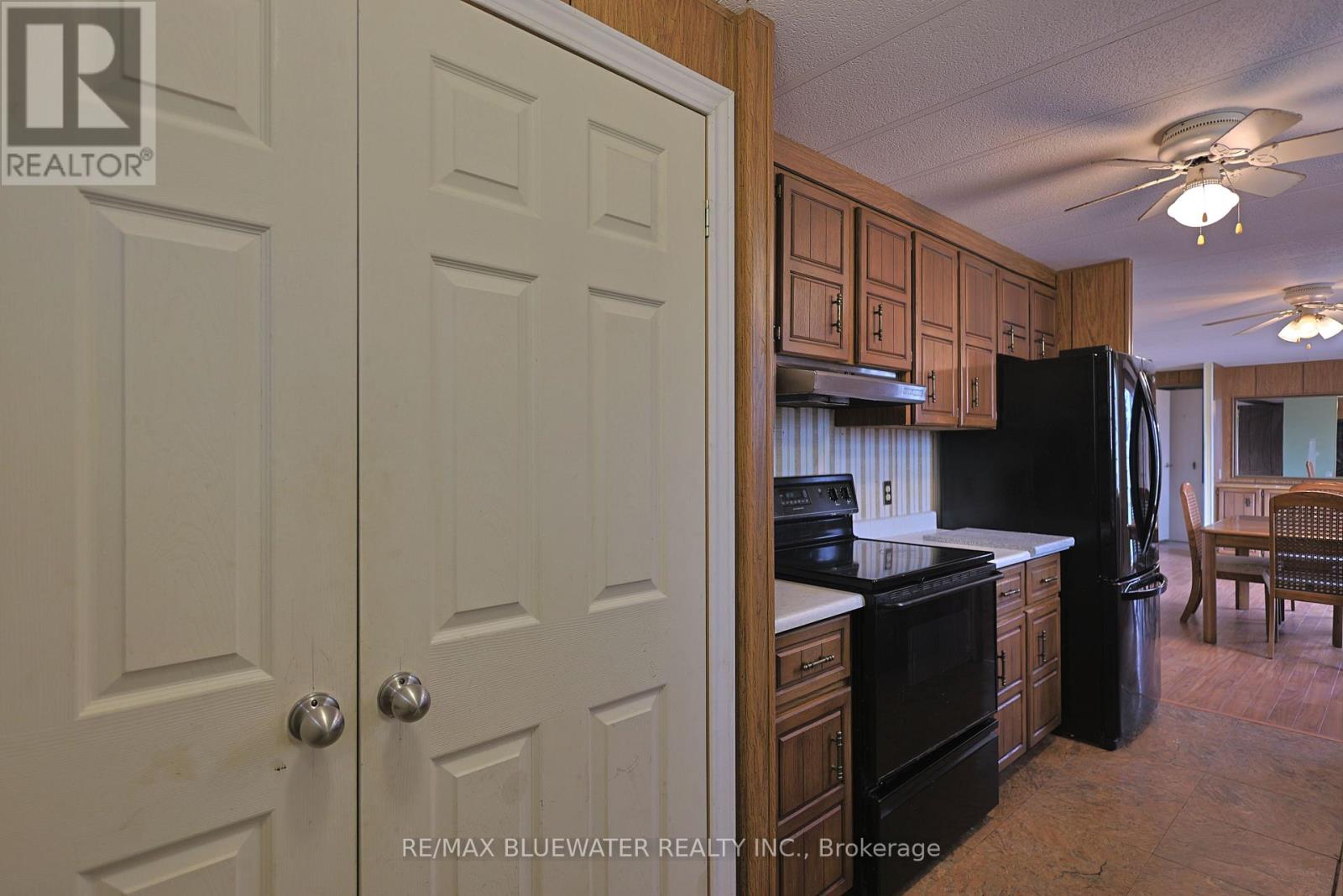 39 St Andrews Place, South Huron, Ontario  N0M 1T0 - Photo 17 - X12600374