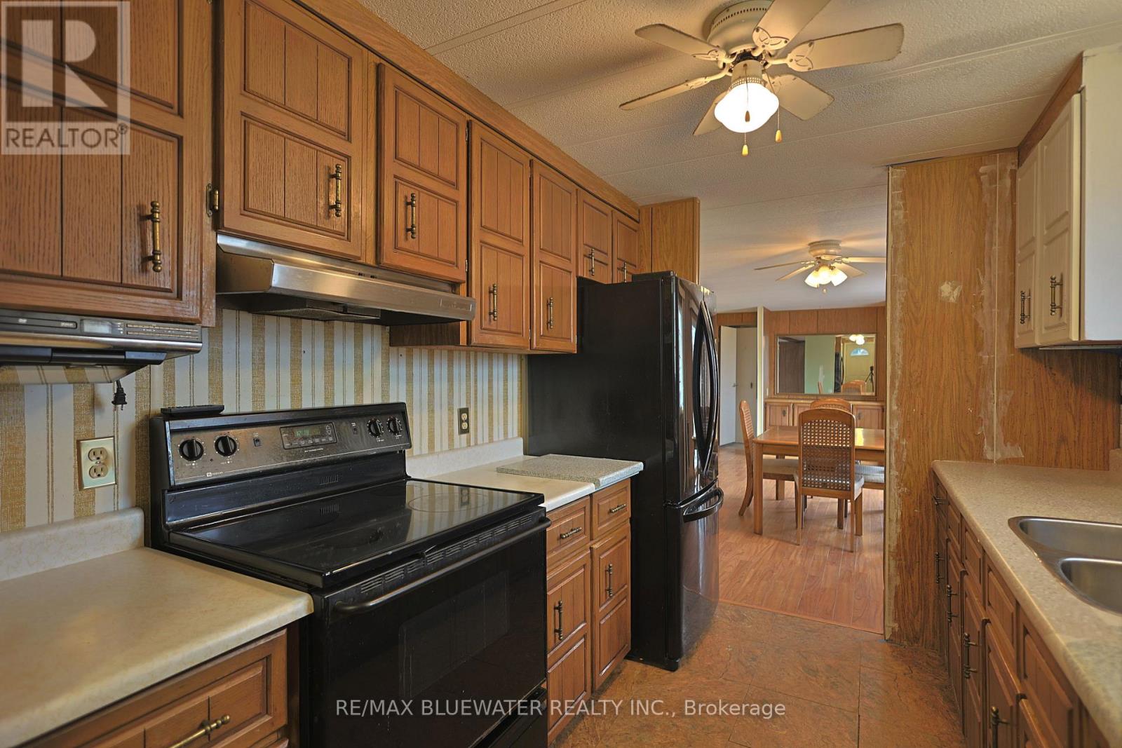 39 St Andrews Place, South Huron, Ontario  N0M 1T0 - Photo 18 - X12600374