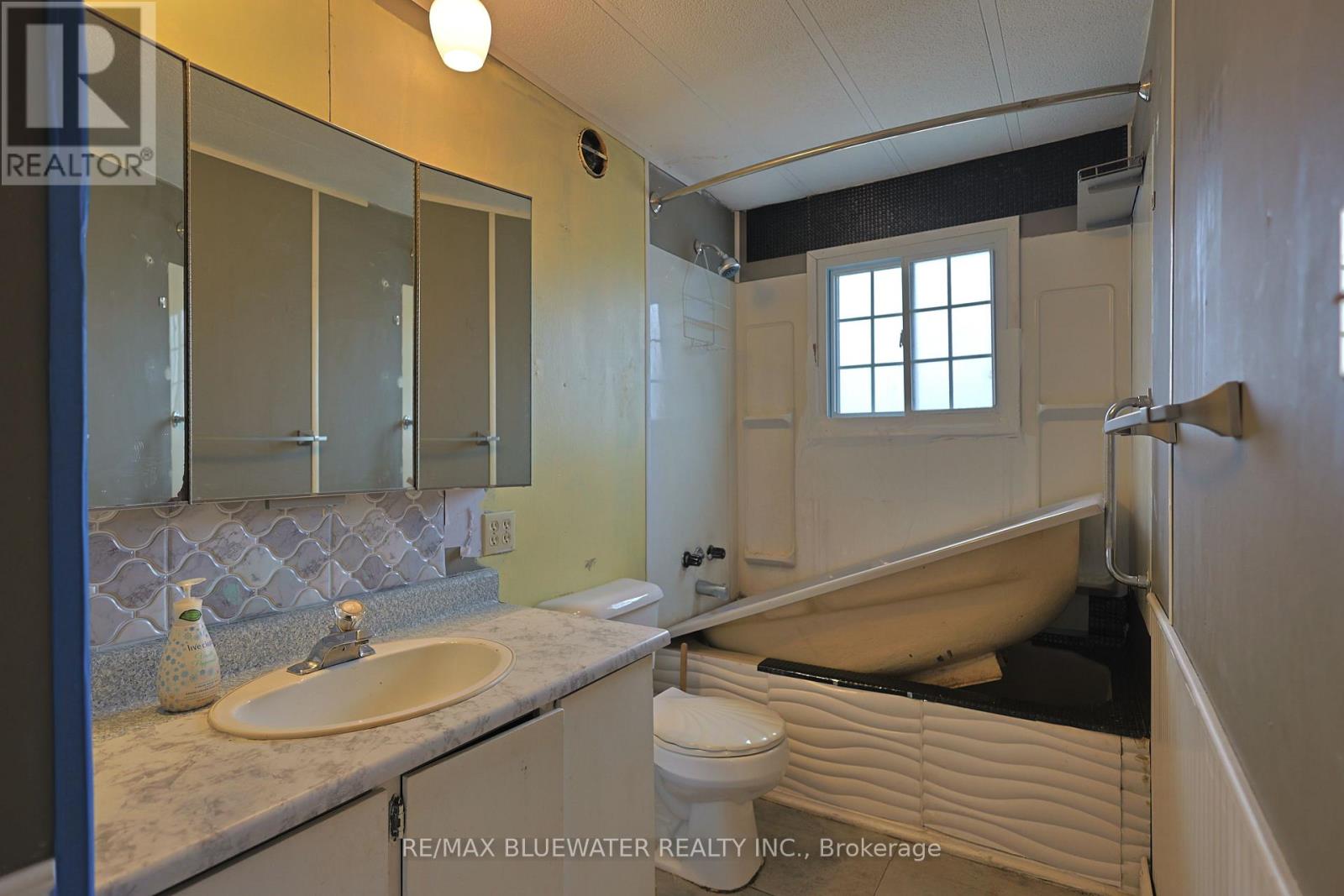 39 St Andrews Place, South Huron, Ontario  N0M 1T0 - Photo 23 - X12600374