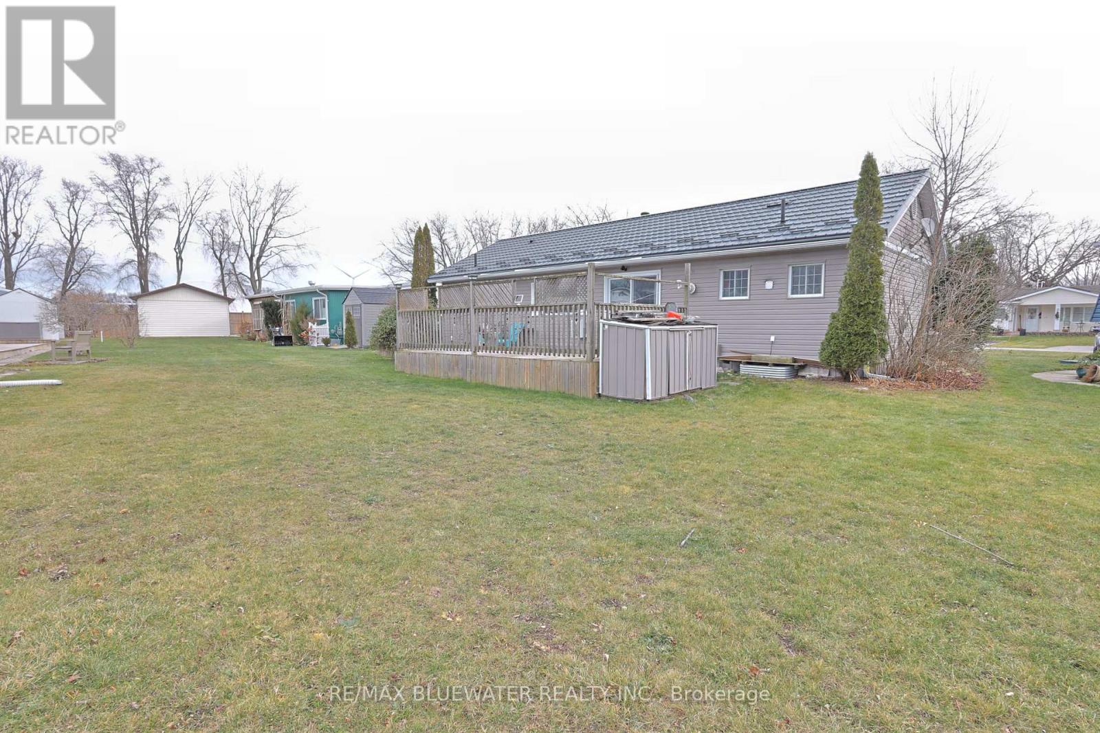 39 St Andrews Place, South Huron, Ontario  N0M 1T0 - Photo 25 - X12600374