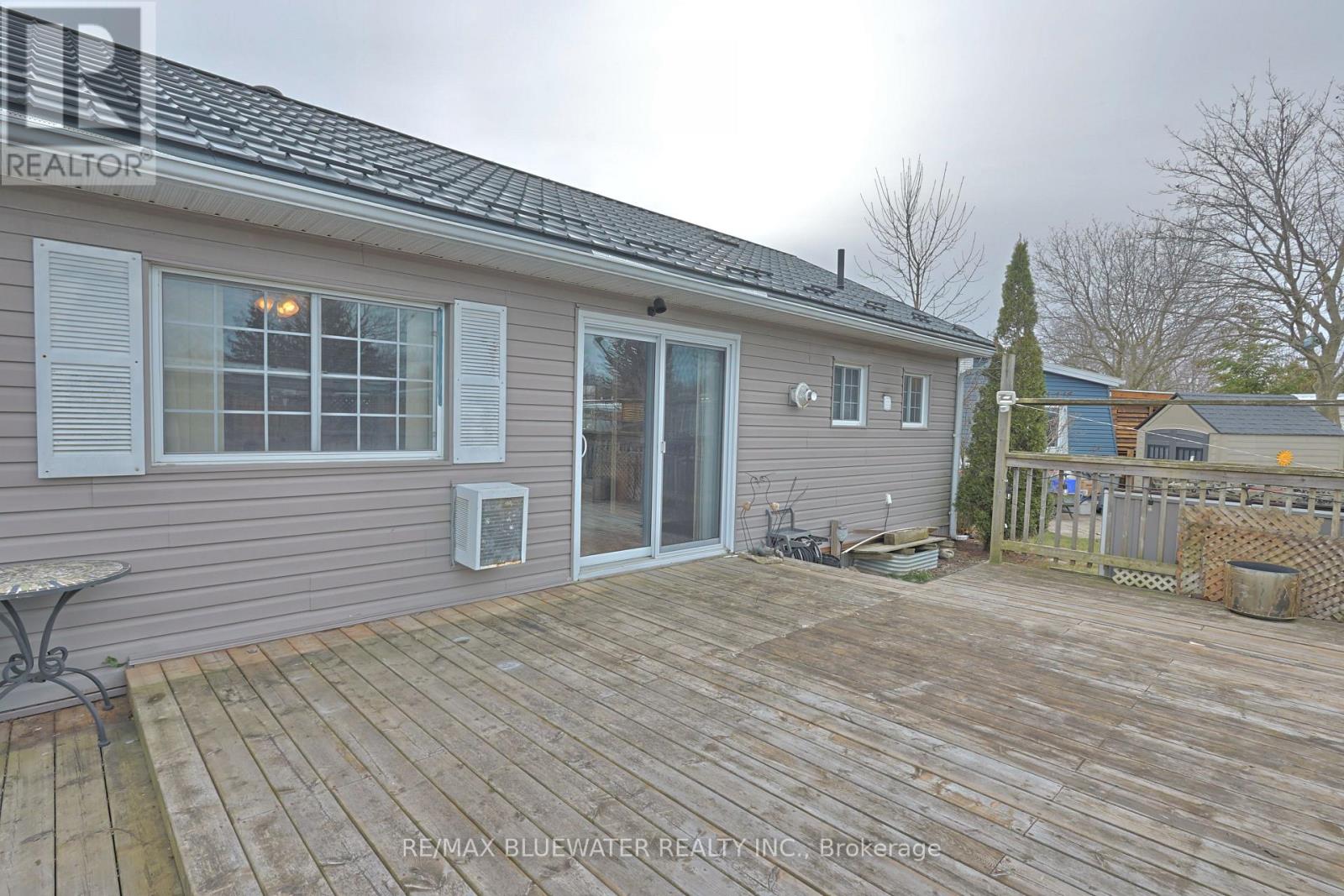39 St Andrews Place, South Huron, Ontario  N0M 1T0 - Photo 27 - X12600374