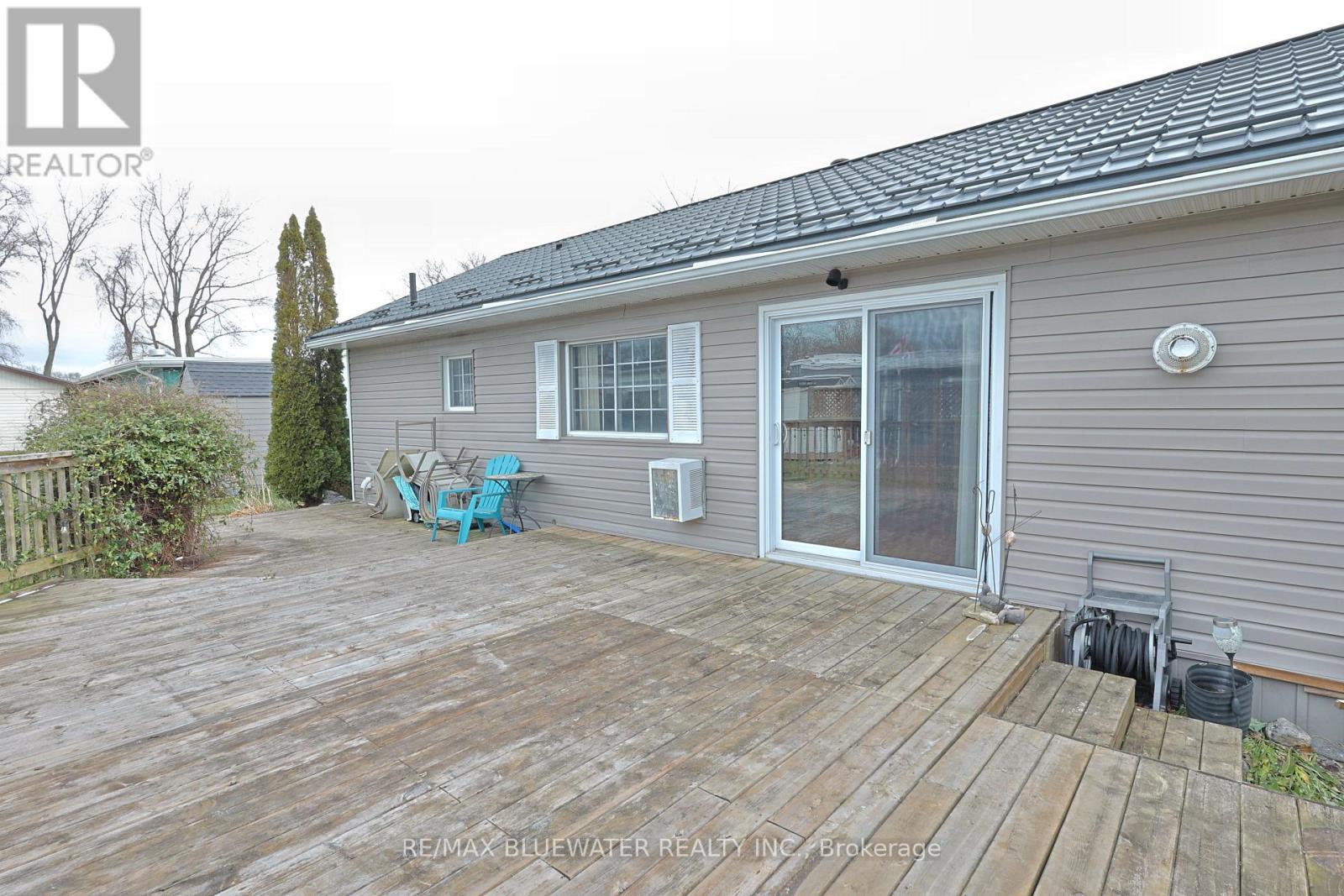 39 St Andrews Place, South Huron, Ontario  N0M 1T0 - Photo 3 - X12600374