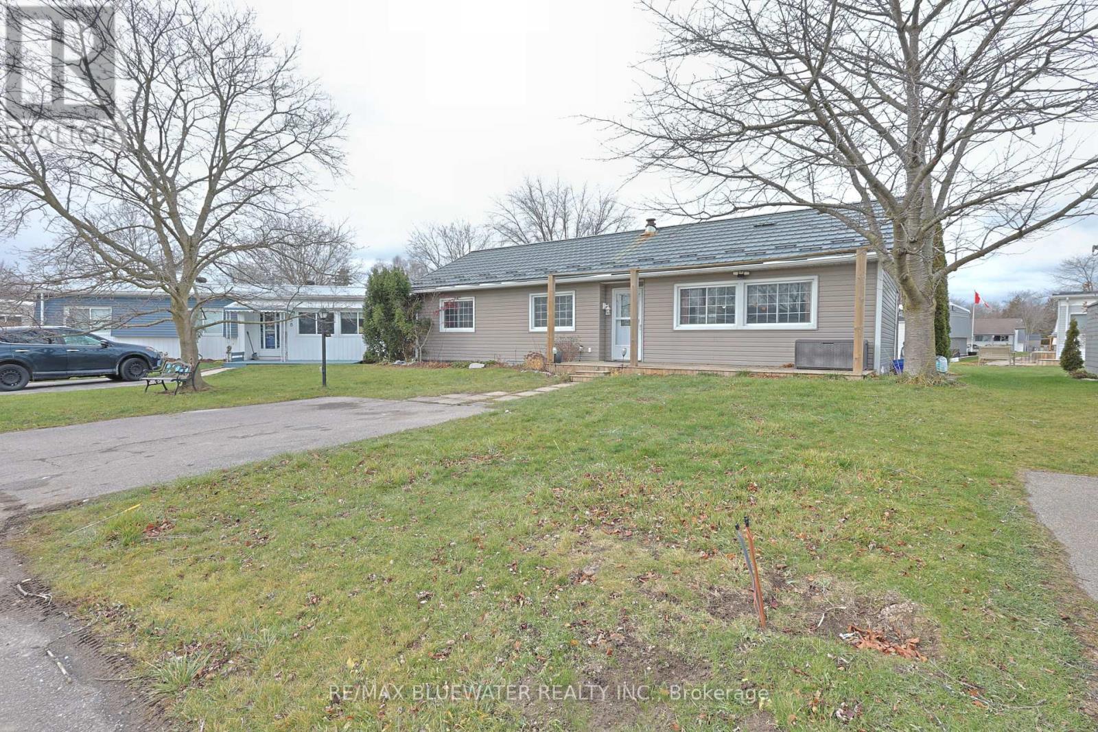 39 St Andrews Place, South Huron, Ontario  N0M 1T0 - Photo 6 - X12600374