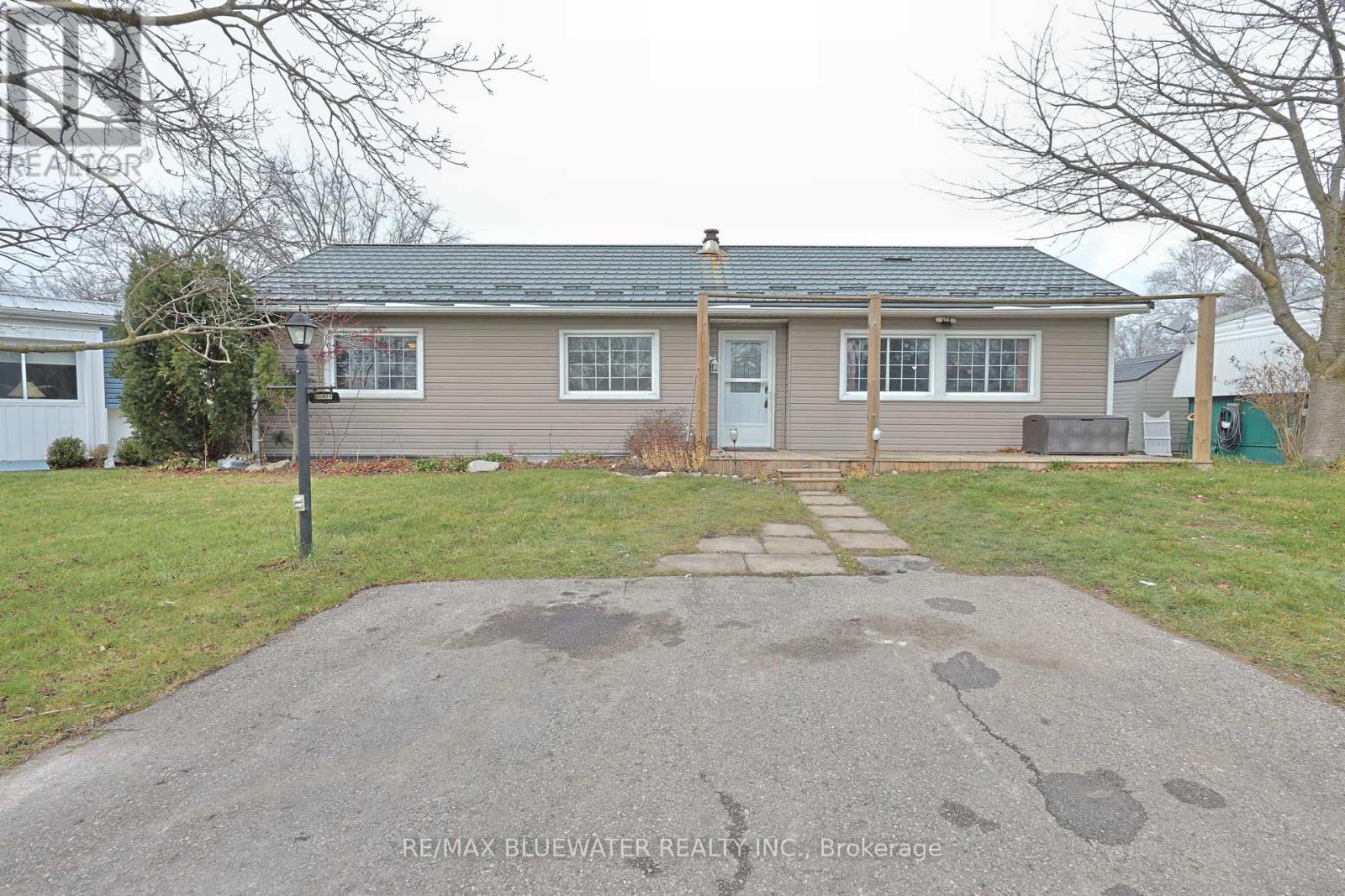 39 St Andrews Place, South Huron, Ontario  N0M 1T0 - Photo 7 - X12600374