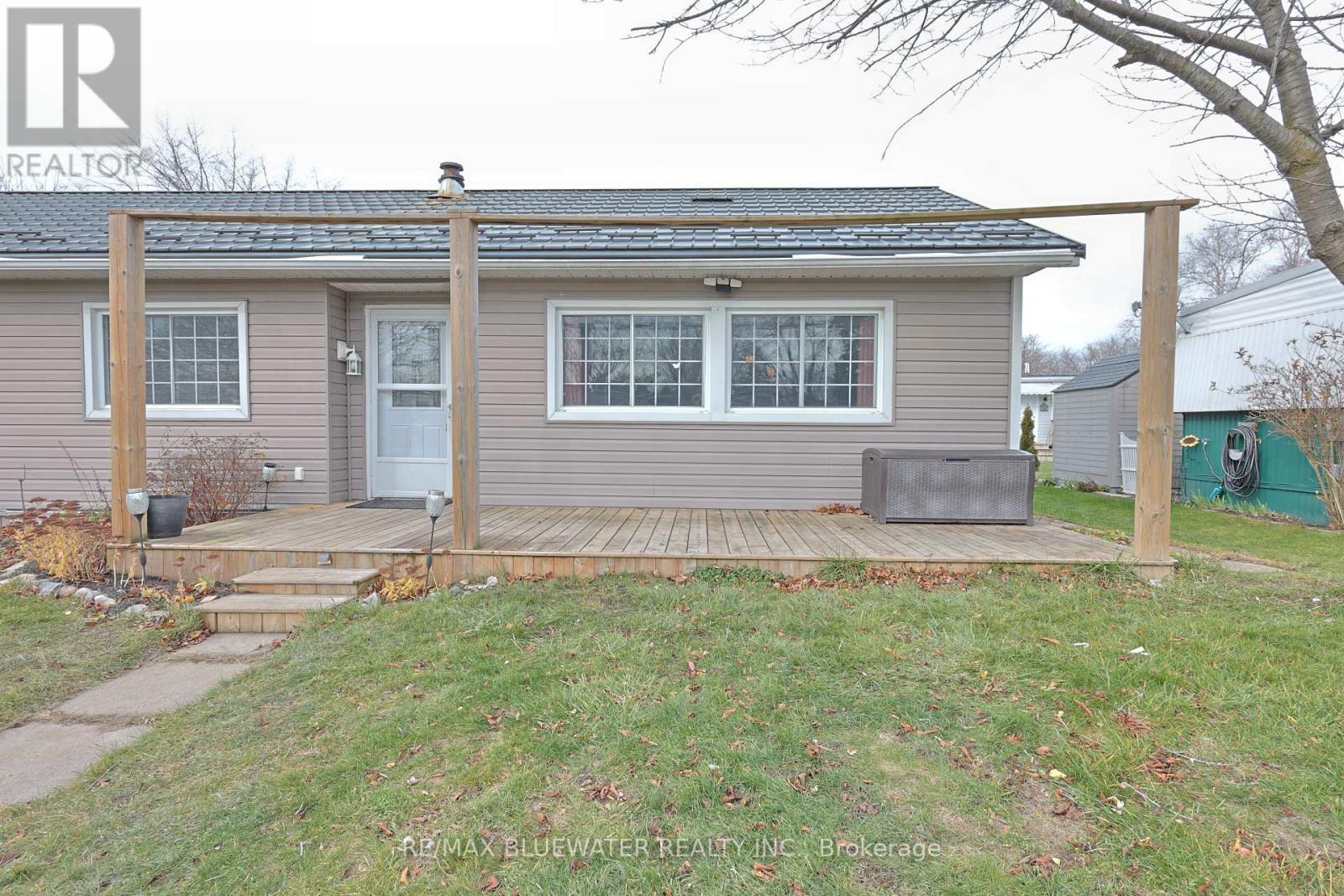 39 St Andrews Place, South Huron, Ontario  N0M 1T0 - Photo 8 - X12600374