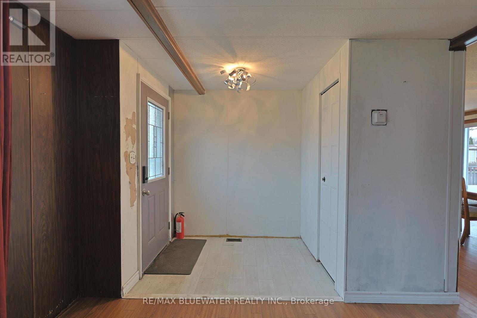 39 St Andrews Place, South Huron, Ontario  N0M 1T0 - Photo 9 - X12600374