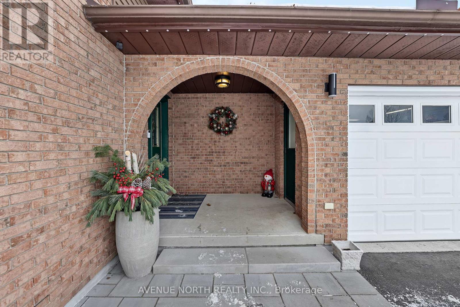 7028 Shadow Ridge Drive, Ottawa, Ontario  K4P 1B7 - Photo 2 - X12600324