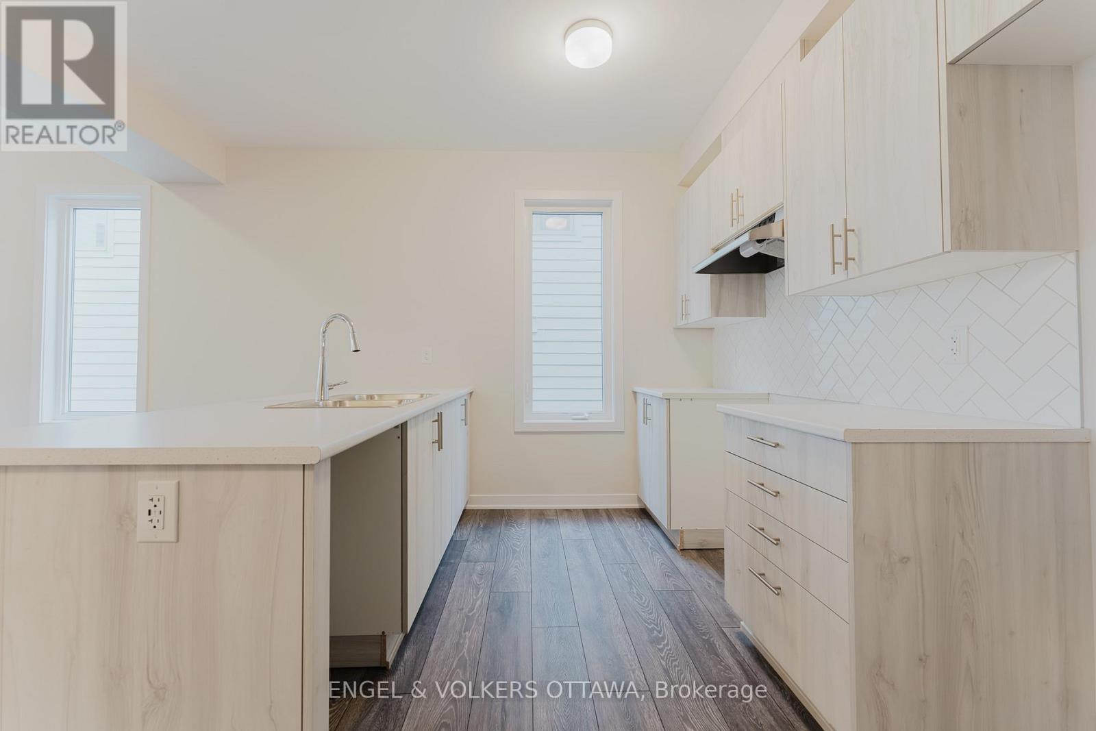 207 Speckled Alder Row, Ottawa, Ontario  K2J 7G8 - Photo 10 - X12600328