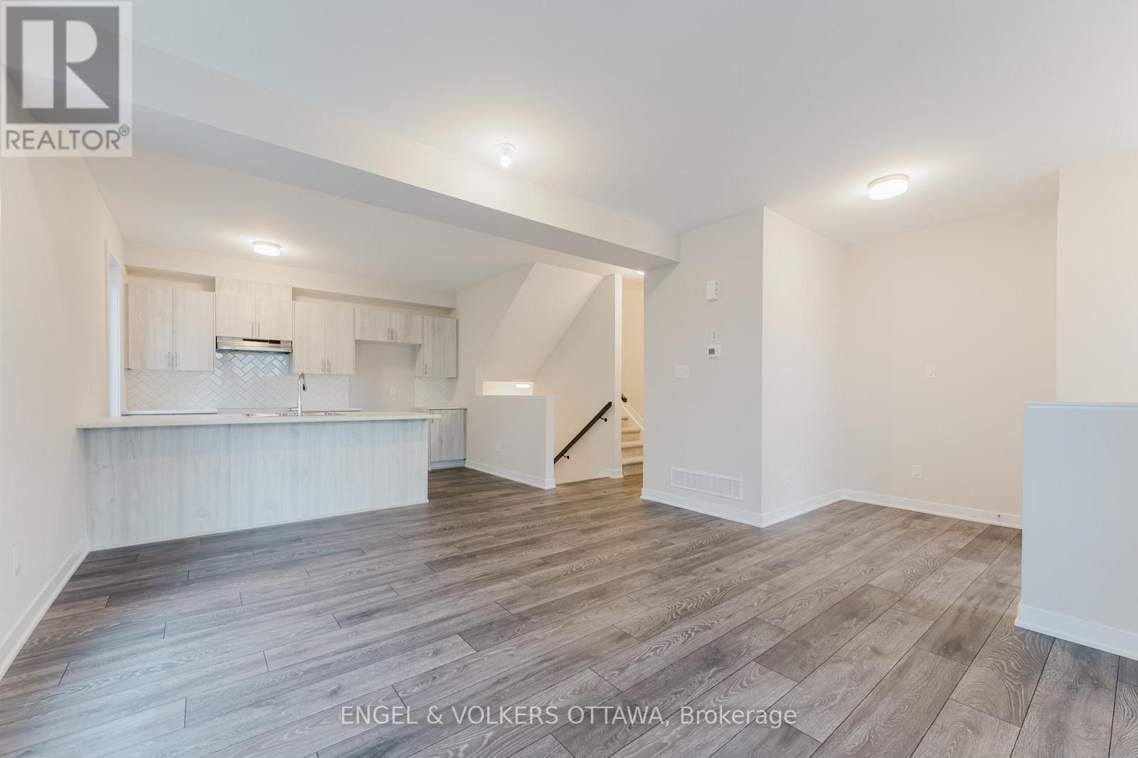 207 Speckled Alder Row, Ottawa, Ontario  K2J 7G8 - Photo 7 - X12600328