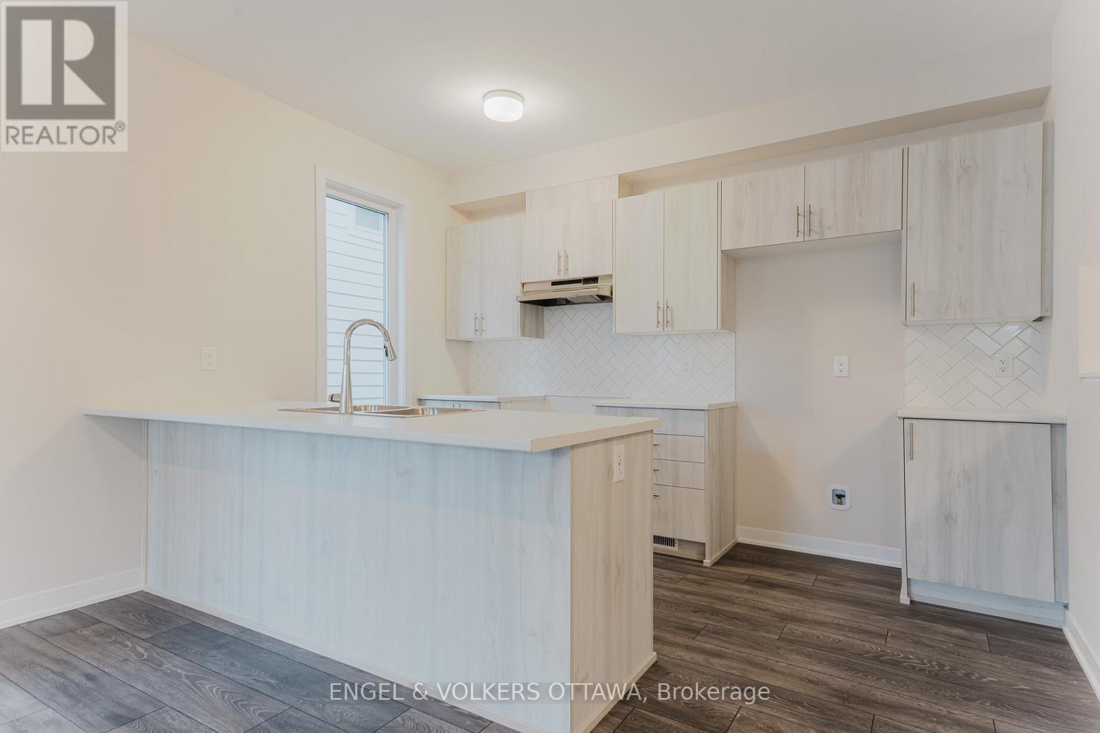 207 Speckled Alder Row, Ottawa, Ontario  K2J 7G8 - Photo 9 - X12600328