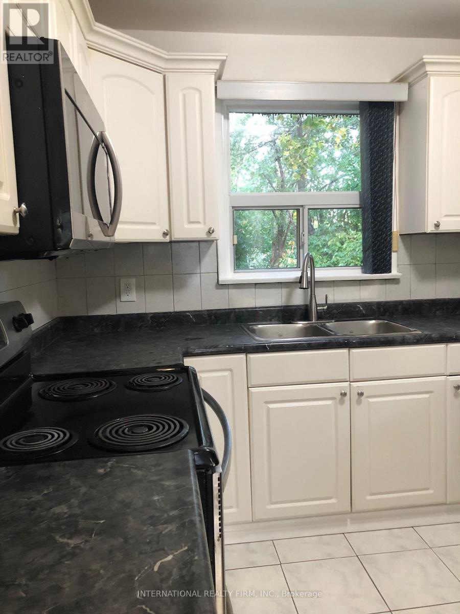 55 Kenton Drive, Toronto (Newtonbrook West), Ontario  M2R 2H9 - Photo 5 - C12600352