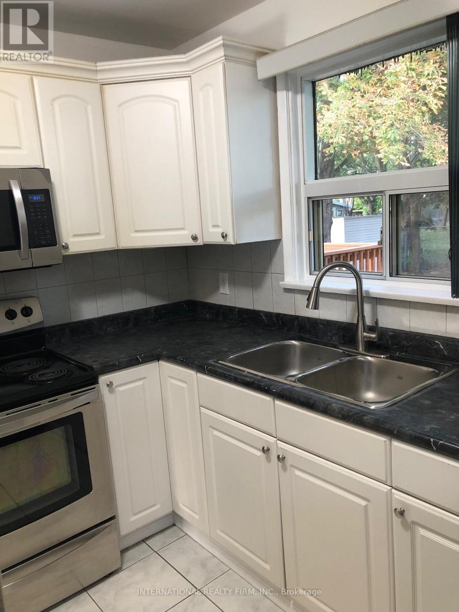 55 Kenton Drive, Toronto (Newtonbrook West), Ontario  M2R 2H9 - Photo 6 - C12600352