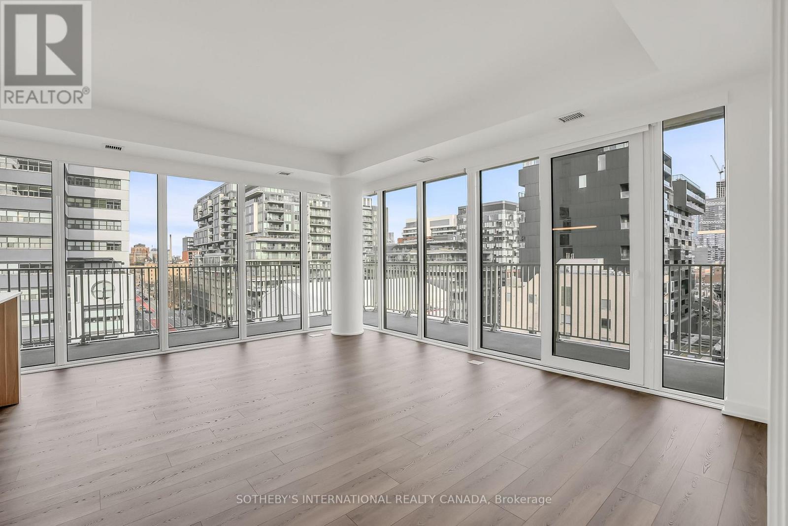 704 - 88 Bathurst Street, Toronto, Ontario  M5V 0W8 - Photo 2 - C12600364