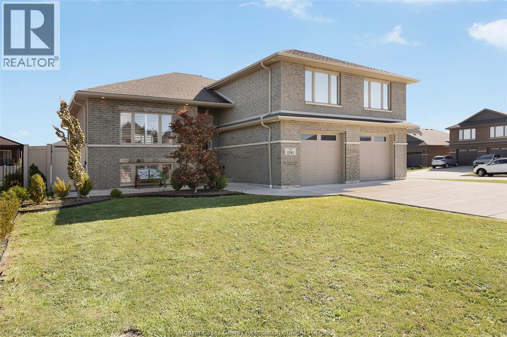 MLS# 25031136: 1345 DEER RUN TRAIL, Lakeshore, Canada