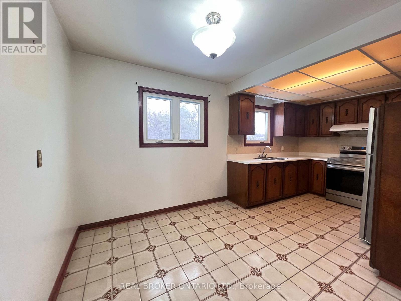 41 Cleethorpes Boulevard, Toronto, Ontario  M1S 2S7 - Photo 11 - E12600380