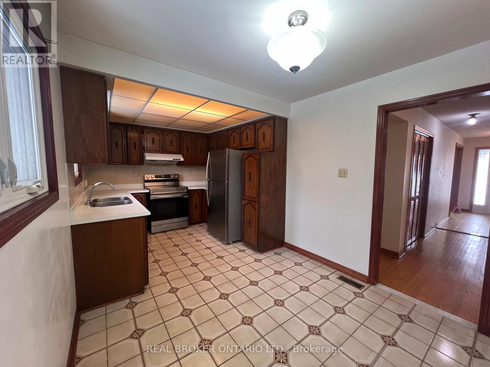 41 Cleethorpes Boulevard, Toronto, Ontario  M1S 2S7 - Photo 12 - E12600380